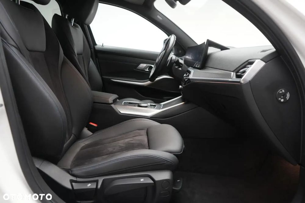 BMW Seria 3 330i xDrive M Sport - 15