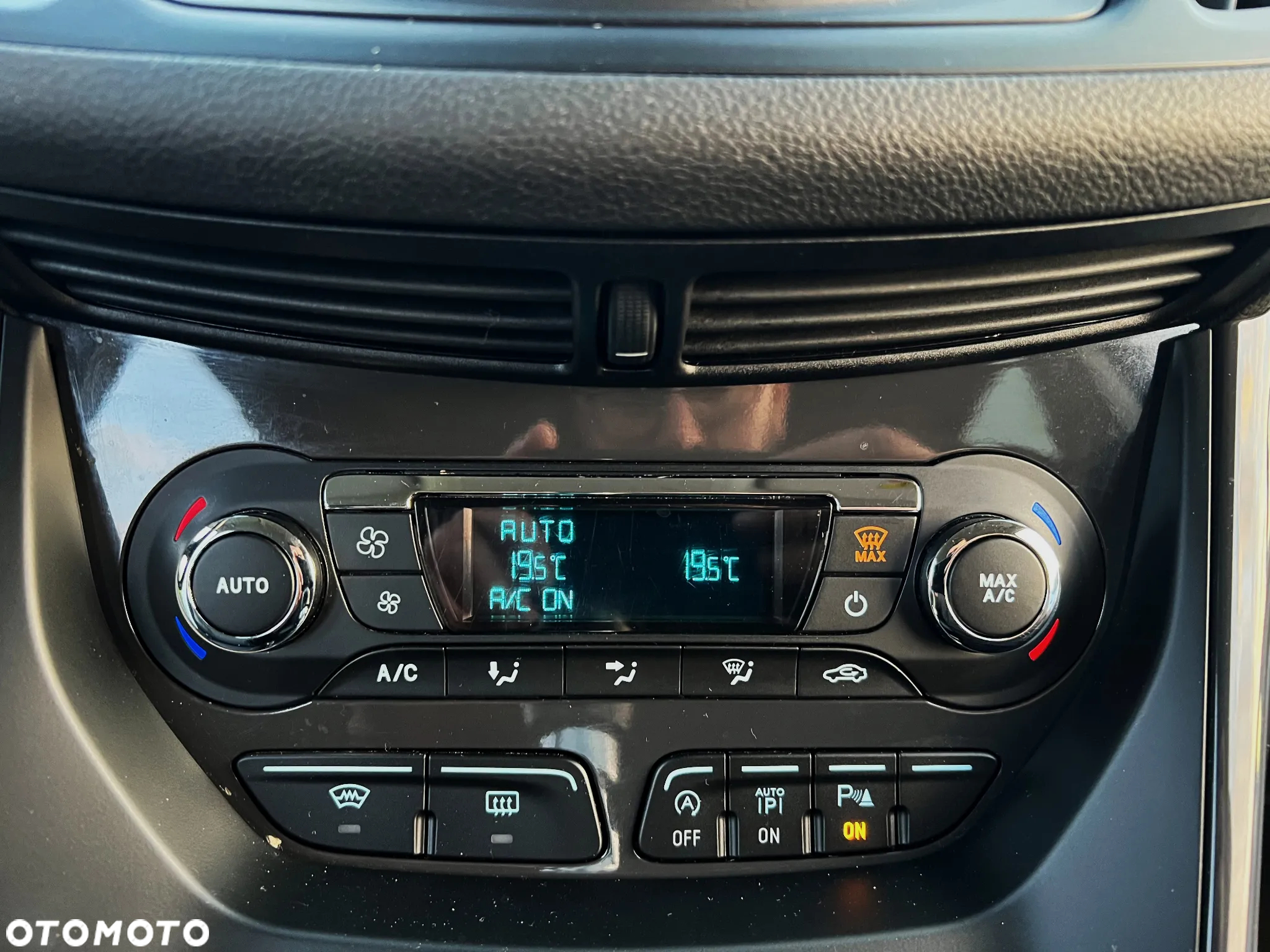 Ford Kuga 1.5 EcoBoost 2x4 ST-Line - 28