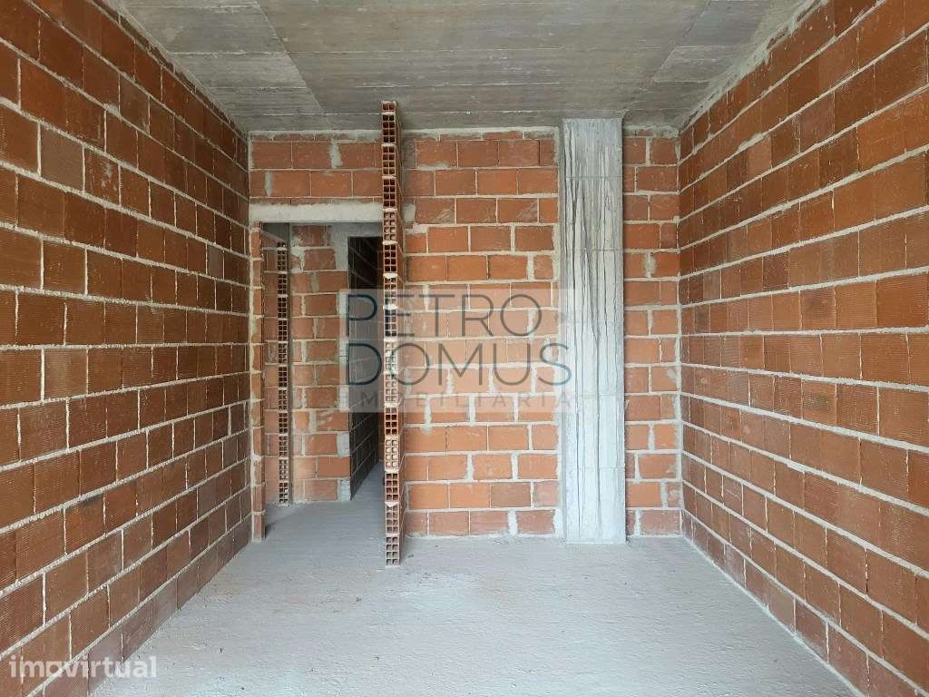 APARTAMENTO T3 NOVO | GARAGEM 3 VIATURAS - Grande imagem: 5/6