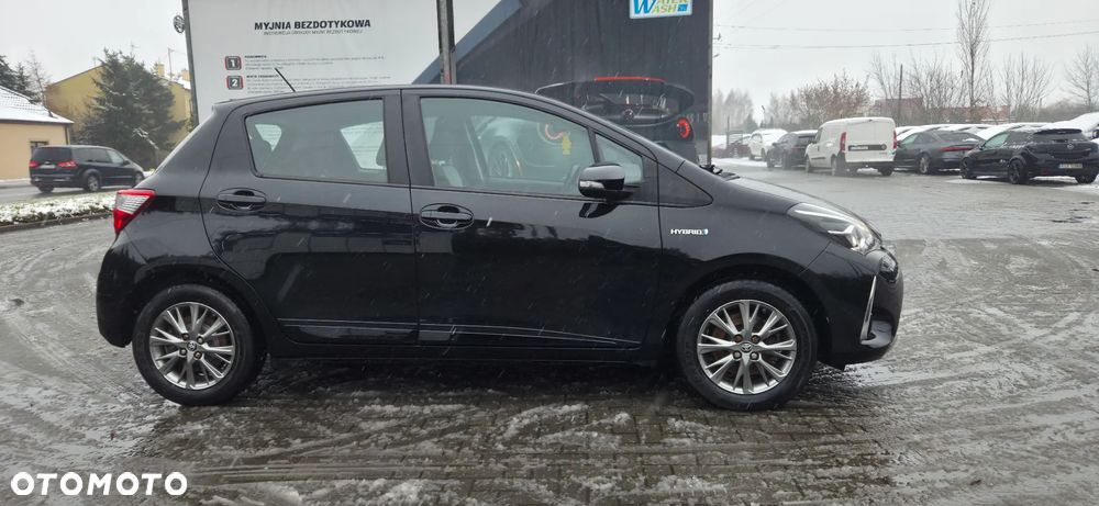 Toyota Yaris Hybrid 100 Terra - 16