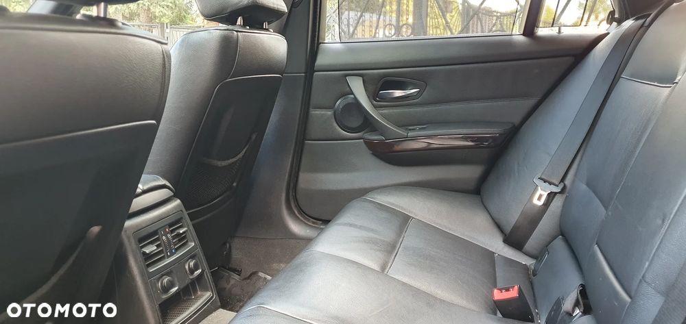 BMW Seria 3 330xi - 17