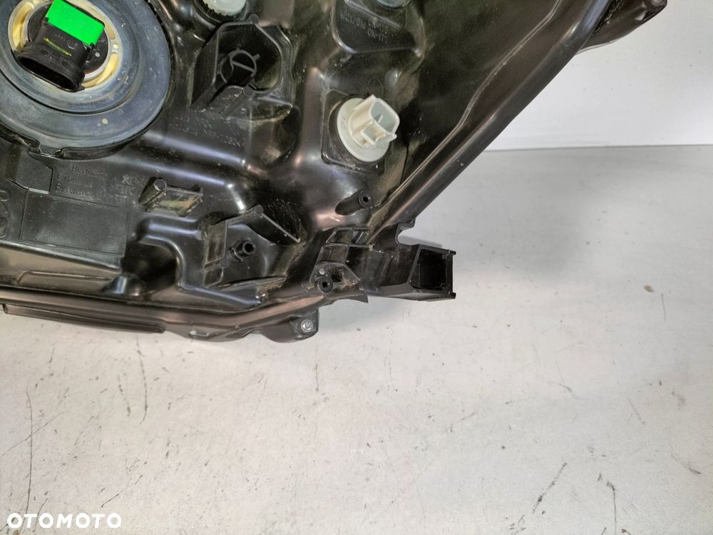 lampa przednia reflektor prawa toyota hilux viii lift 20- - 9