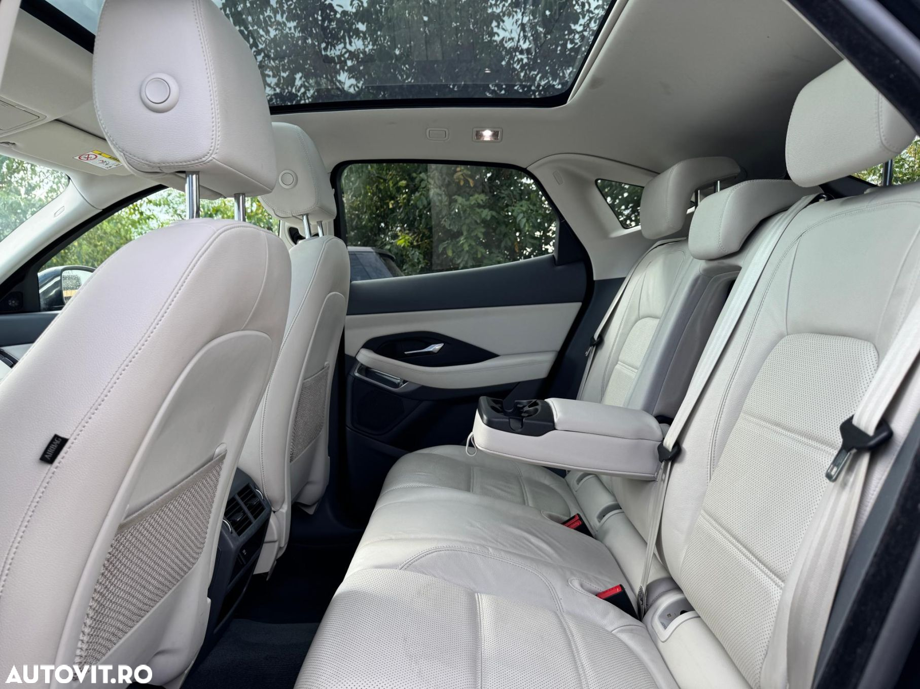 Jaguar E-Pace - 28