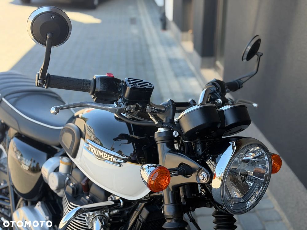 Triumph Bonneville - 6