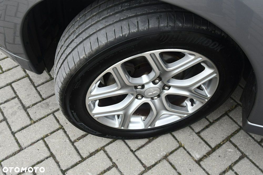 Mitsubishi Outlander - 40