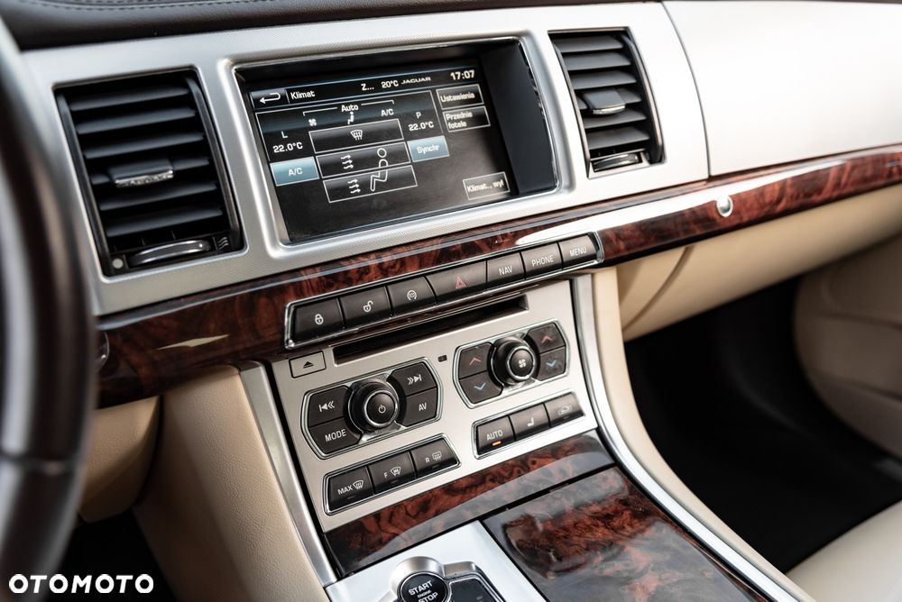 Jaguar XF 3.0 V6 Kompressor AWD - 32
