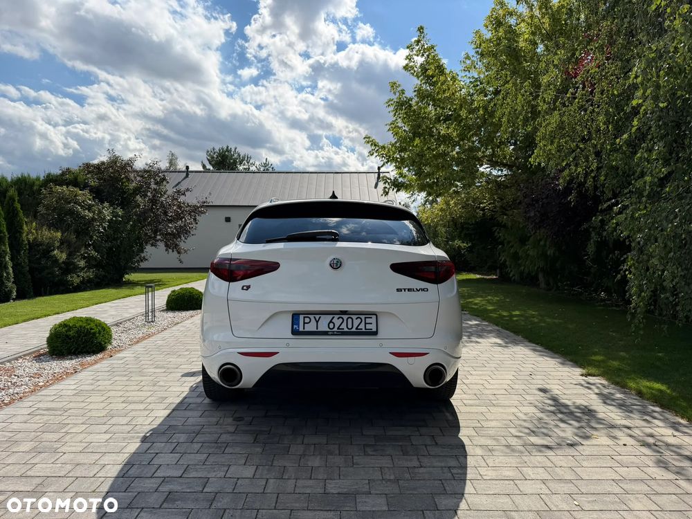 Alfa Romeo Stelvio 2.0 Turbo 16V AT8-Q4 Ti - 7