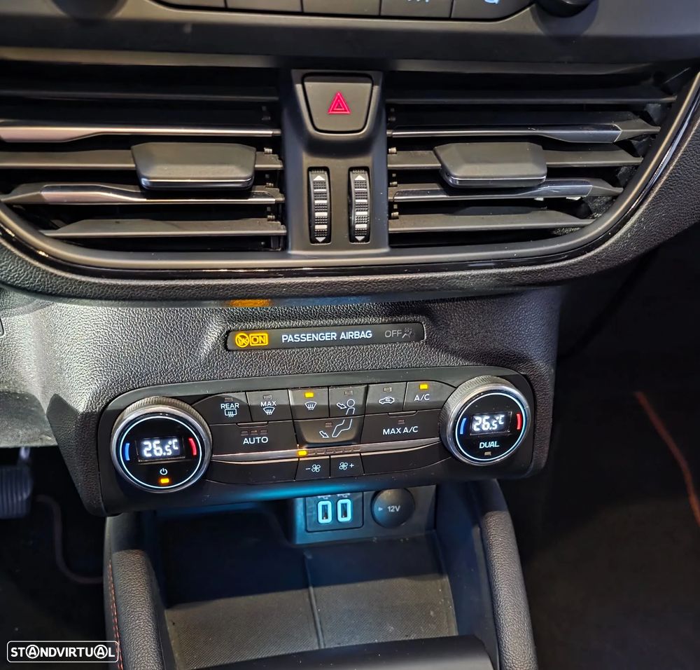 Ford Focus SW 1.0 EcoBoost Hybrid ST-LINE - 12