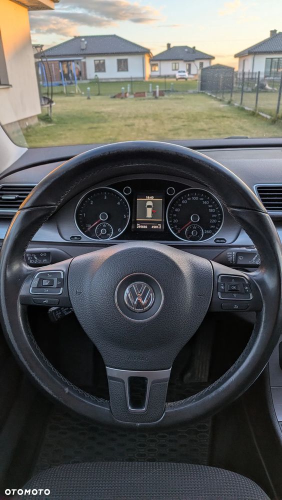 Volkswagen Passat 2.0 TDI DPF BlueMotion Technology Comfortline - 10