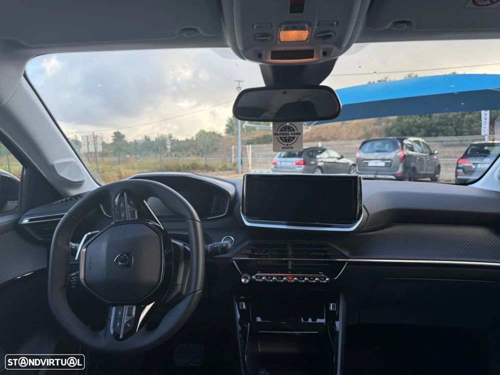 Peugeot 208 - 12