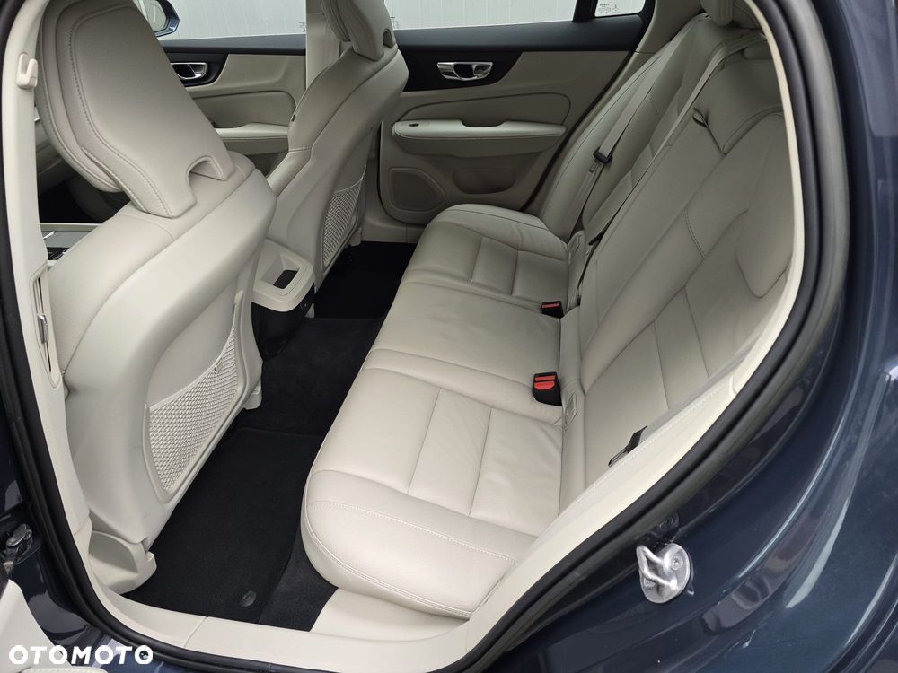 Volvo V60 T4 Geartronic R-Design - 16