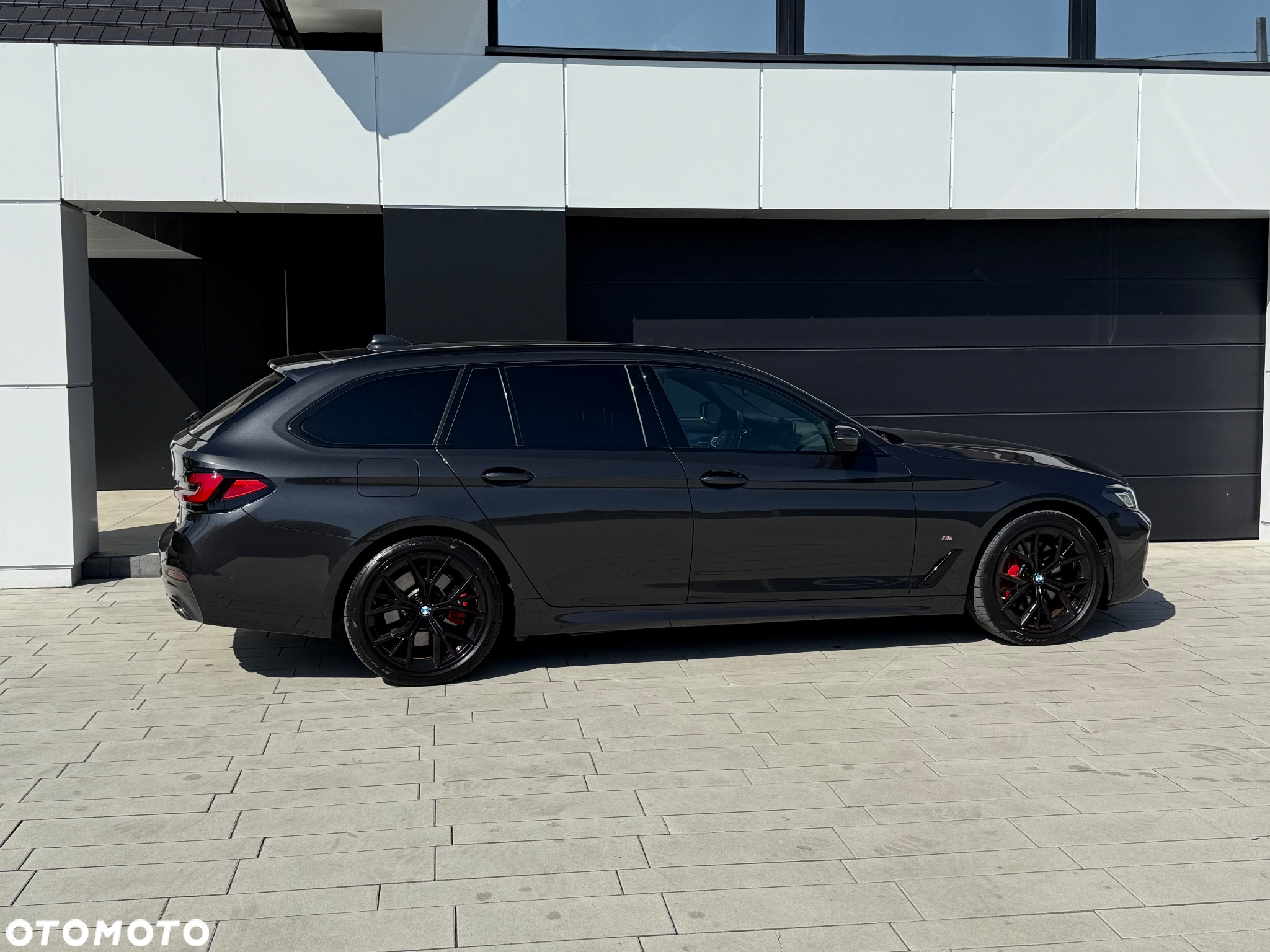 BMW Seria 5 520d xDrive Touring M Sport Edition - 39