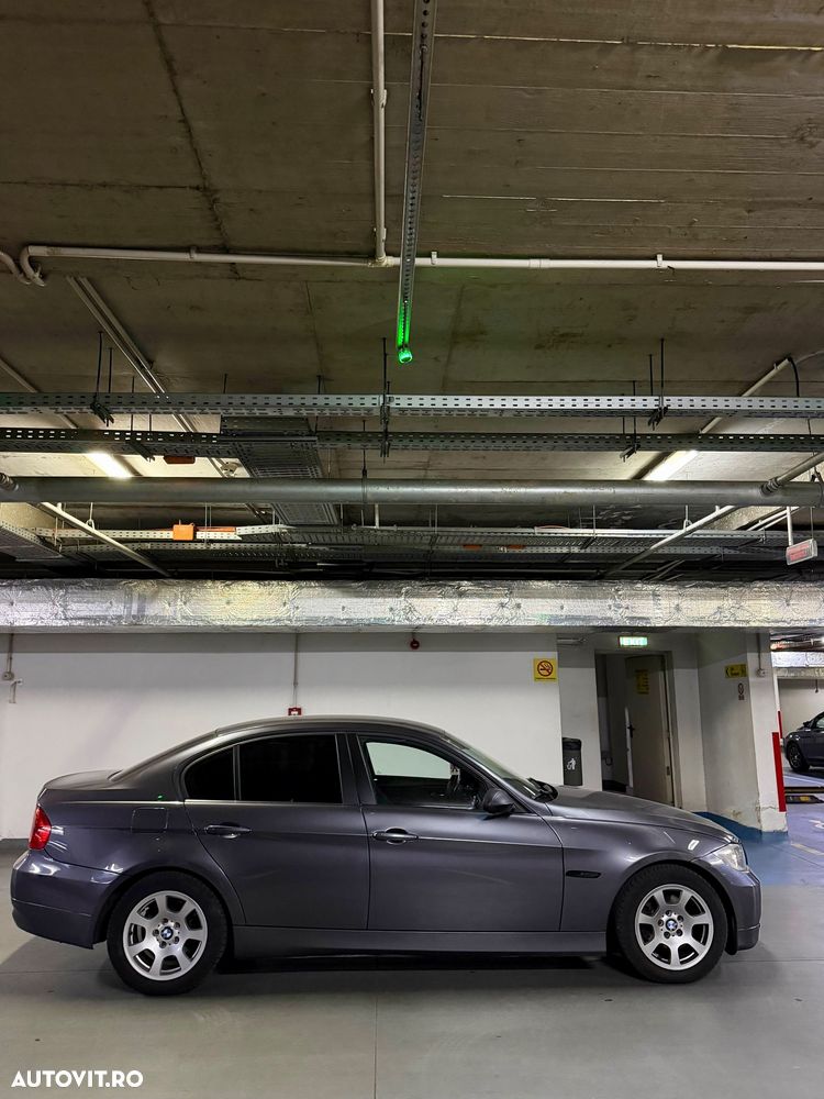 BMW Seria 3 320i - 3