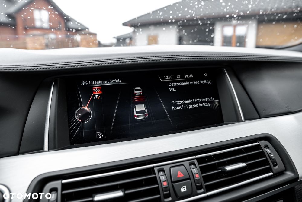 BMW Seria 5 M550d xDrive - 38