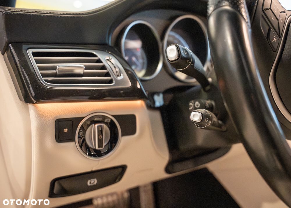 Mercedes-Benz CLS 500 4-Matic BlueEff - 22