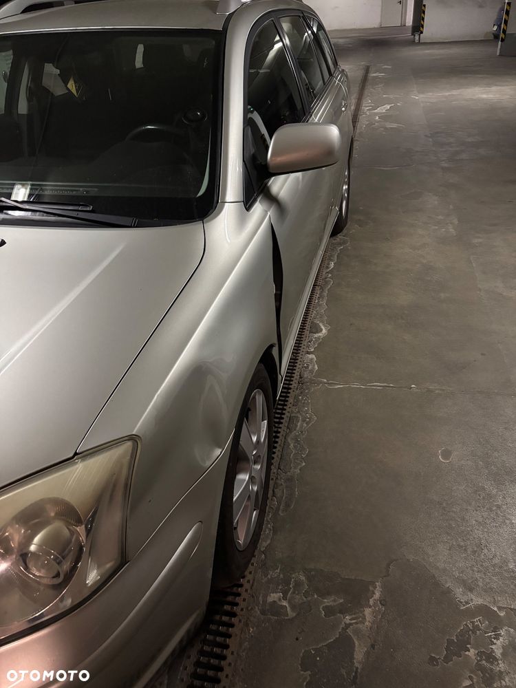 Toyota Avensis 1.8 VVT-i Combi - 31