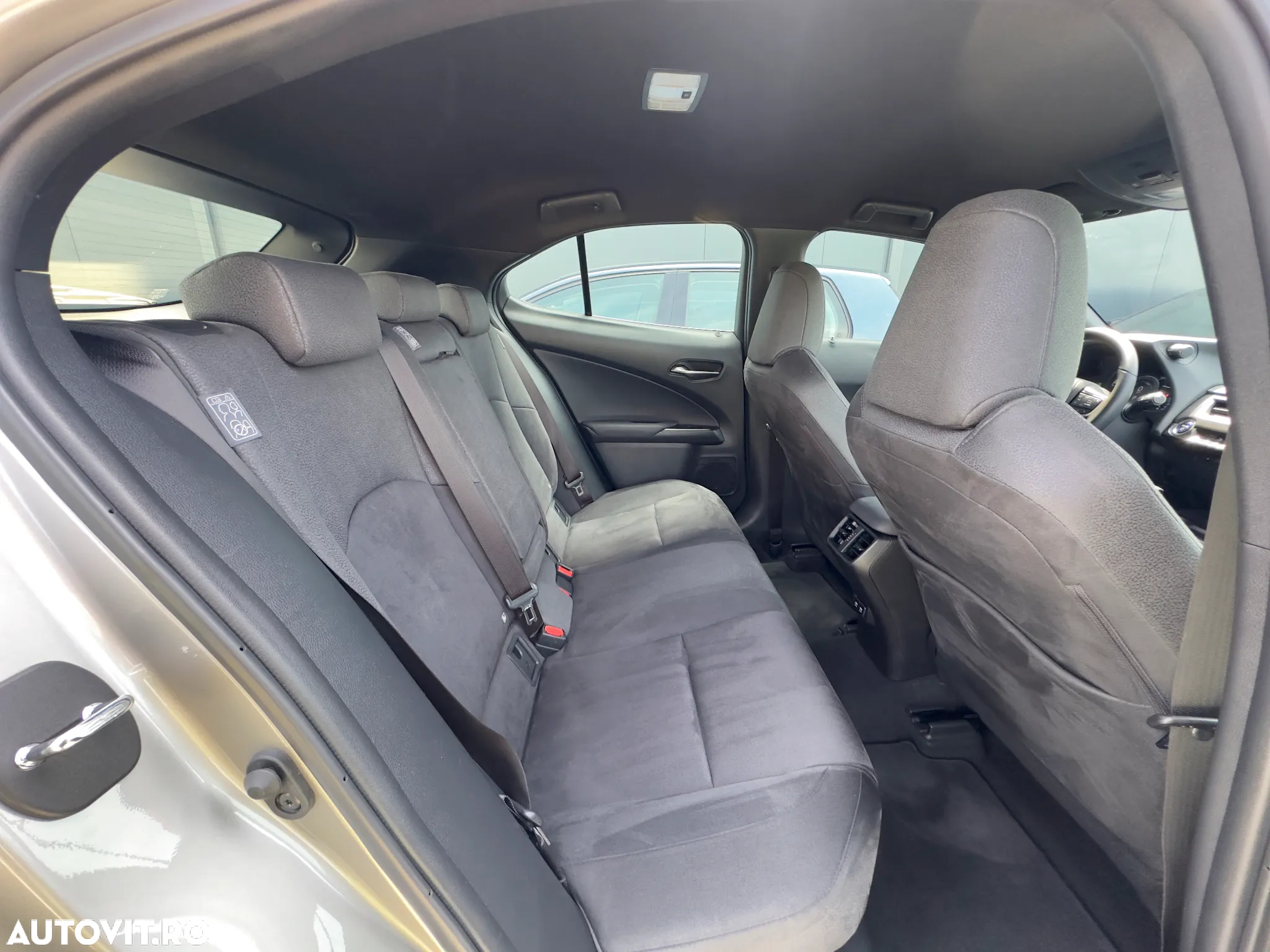 Lexus UX 250h FWD Business - 19
