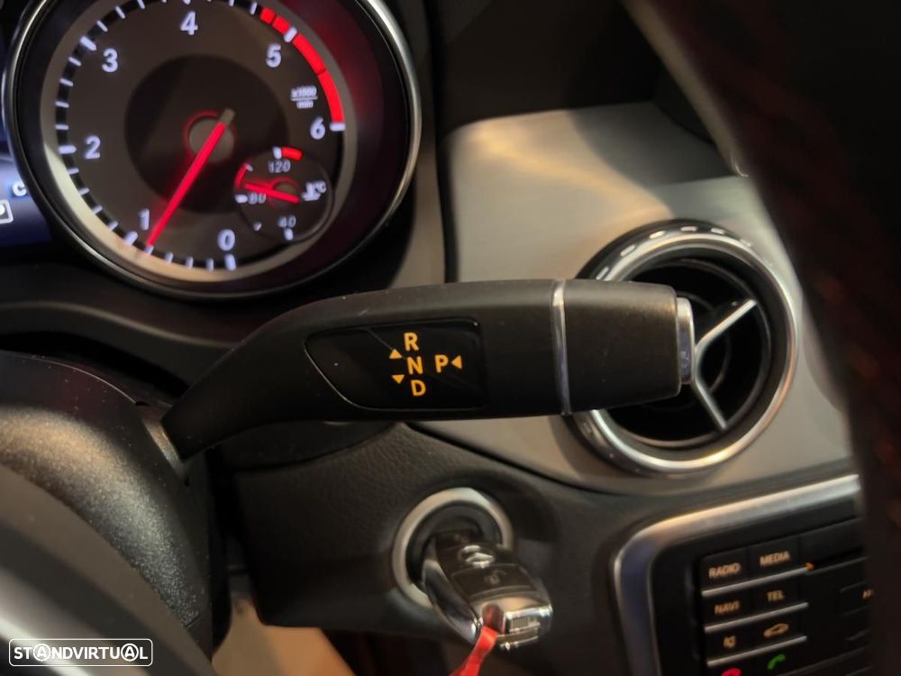 Mercedes-Benz GLA 180 d 7G-DCT AMG Line - 28