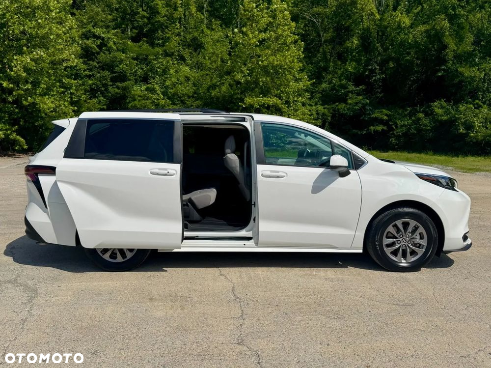 Toyota Sienna - 8