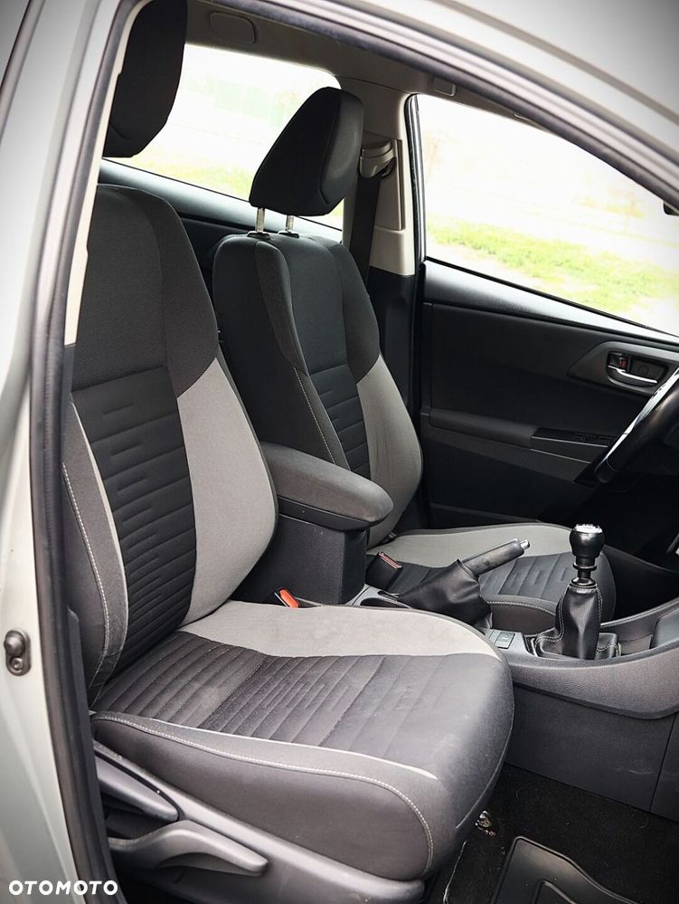 Toyota Auris 1.6 Premium Comfort - 16