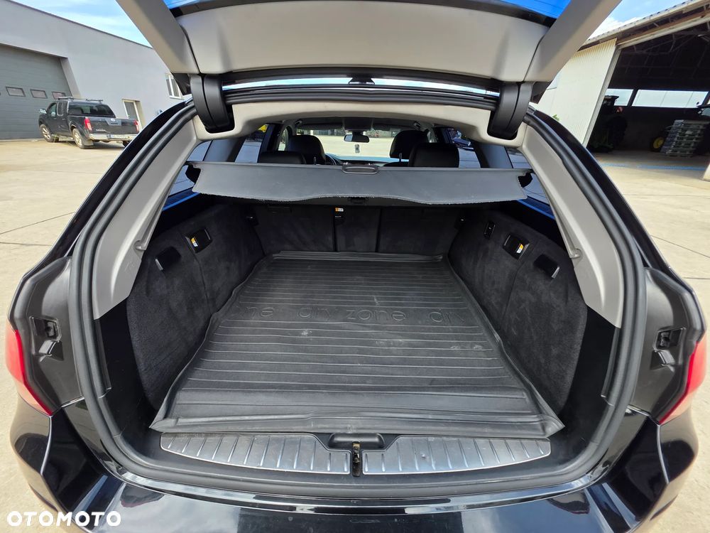 BMW Seria 5 520d xDrive - 11