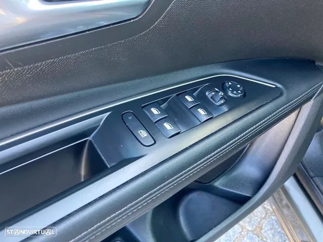 Peugeot 5008 1.2 PureTech Allure EAT8 - 37