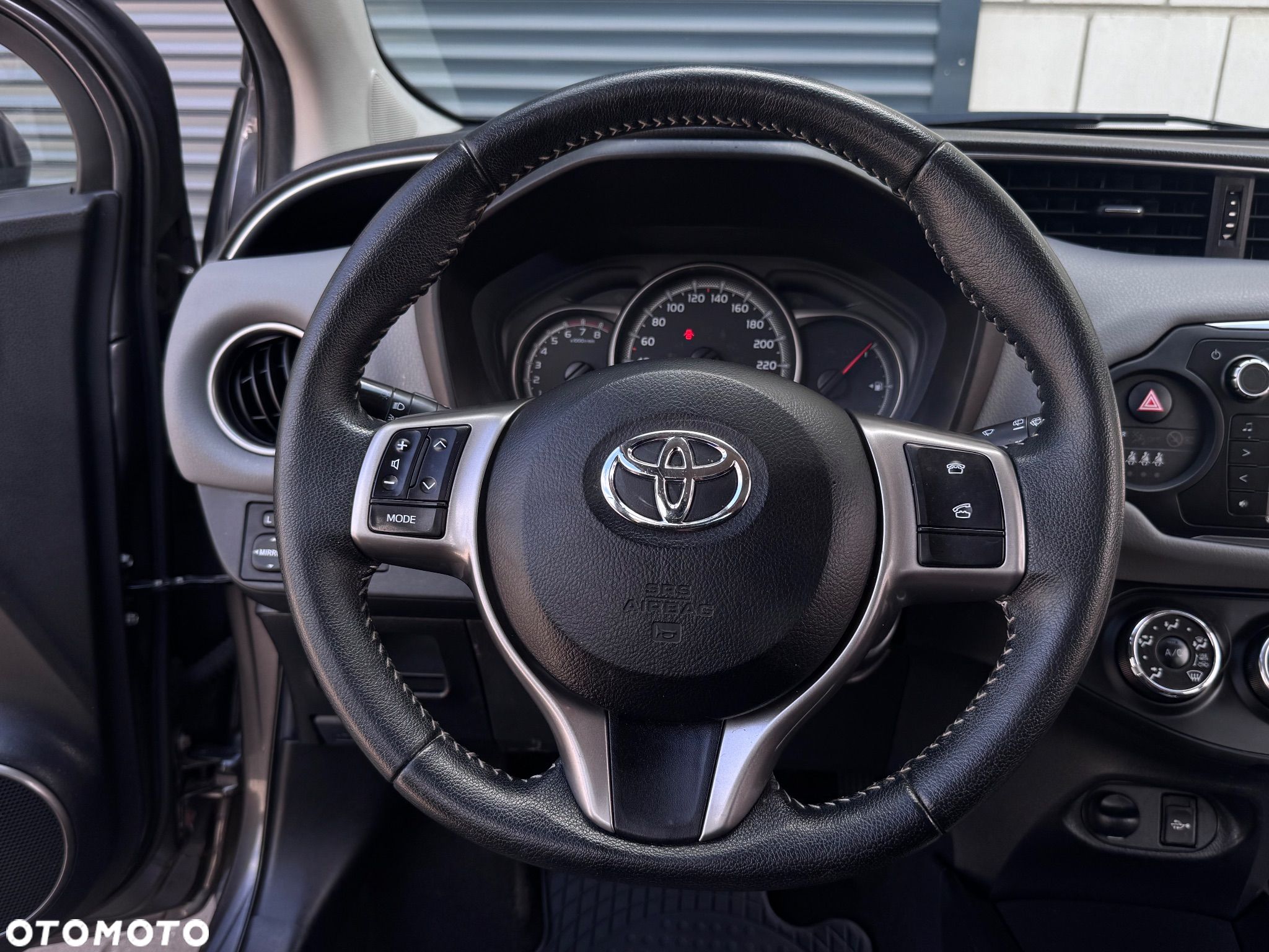 Toyota Yaris 1.0 Premium - 31