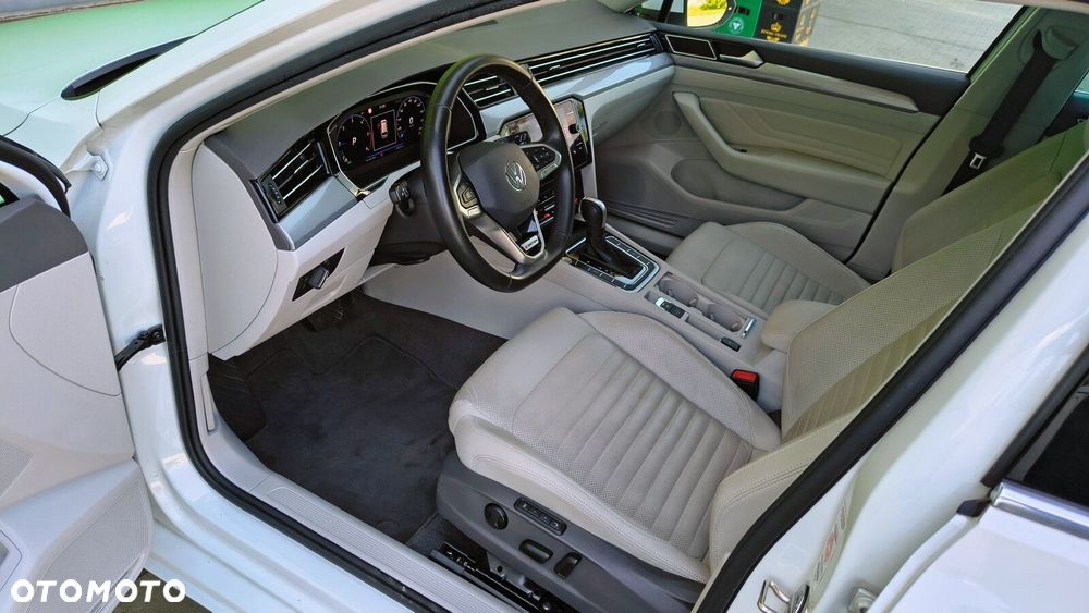Volkswagen Passat Variant 2.0 TDI 4Mot Elegance DSG - 11