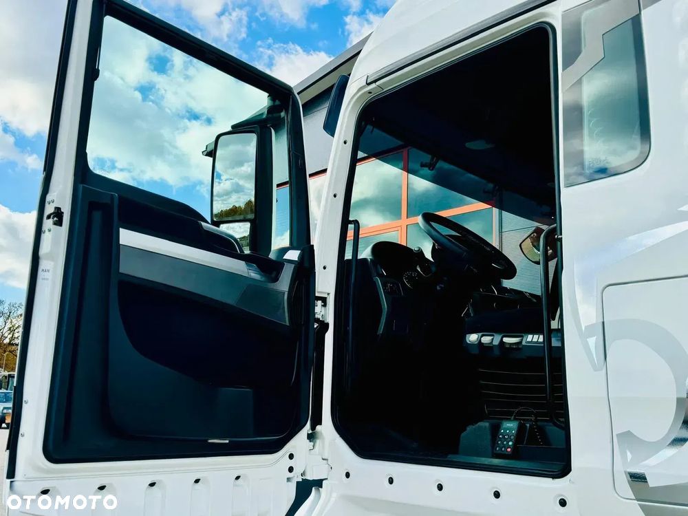 MAN MAN MAN TGX 26.440 // E6 // chłodnia z windą // 22 Epal // sypialka // - 26