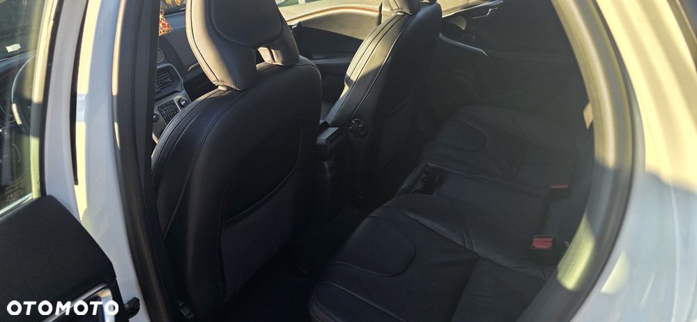 Volvo V40 D3 Summum - 20