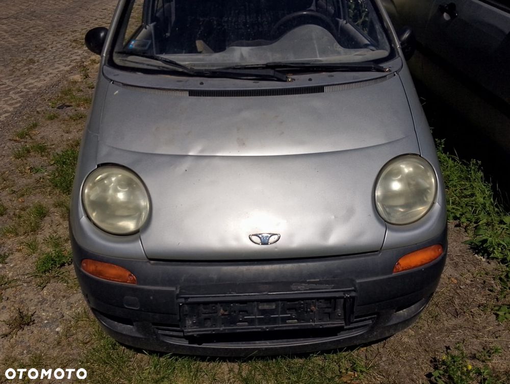 Daewoo Matiz M100 (98-07r.) 0.8 B 51KM. Silnik F8CV Skrzynia.Cały na części. GWARANCJA !!!  Przód Tył Zestaw Komplet Drzwi Klapa Zderzak Błotnik Maska Grill Atrapa Szyba Pas Lampa Lusterko Boczki Fotel Kanapa Kokpit Deska Rozdzielcza Przełącznik Włącznik Sterownik Przewody Wiązka Instalacja Moduł Komputer Czujnik Listwa Pompa Alternator Wtryski Głowica Rozrusznik Kompresor Sprzęgło Dwumas Silnik Skrzynia ABS Klimatyzacji Paliwa Wspomagania Kolektor Turbina Przepustnica Zawór Chłodnica Koło Hak Belka Sanki Zawieszenie Mcpherson Półoś Amortyzator Wydech Tłumik Zacisk Most - 2