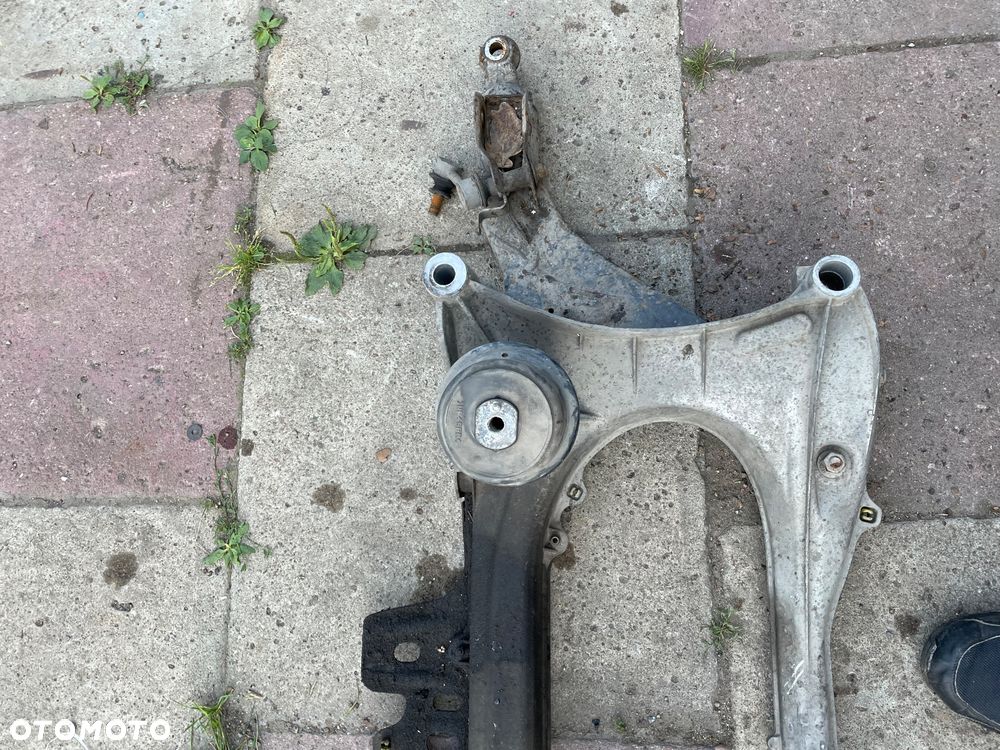 WÓZEK SANKI PRZÓD LEXUS GS450H 2006-2012 - 2