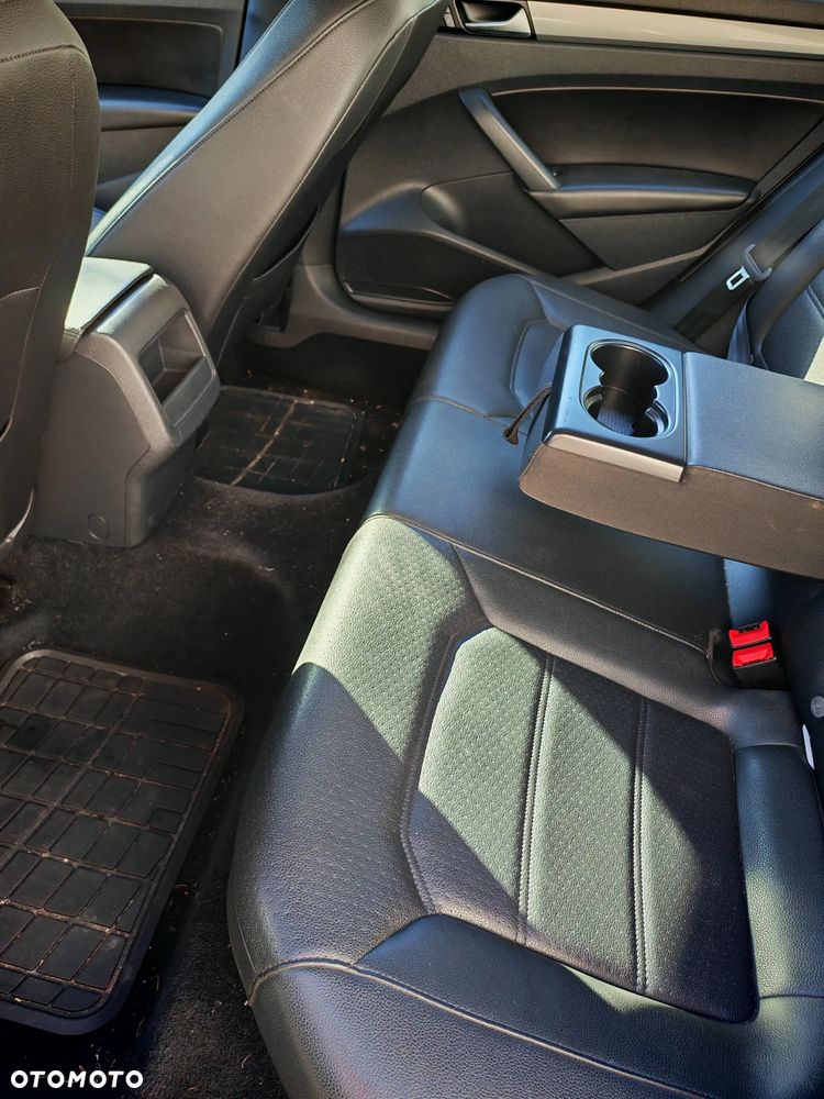 Volkswagen Passat - 19