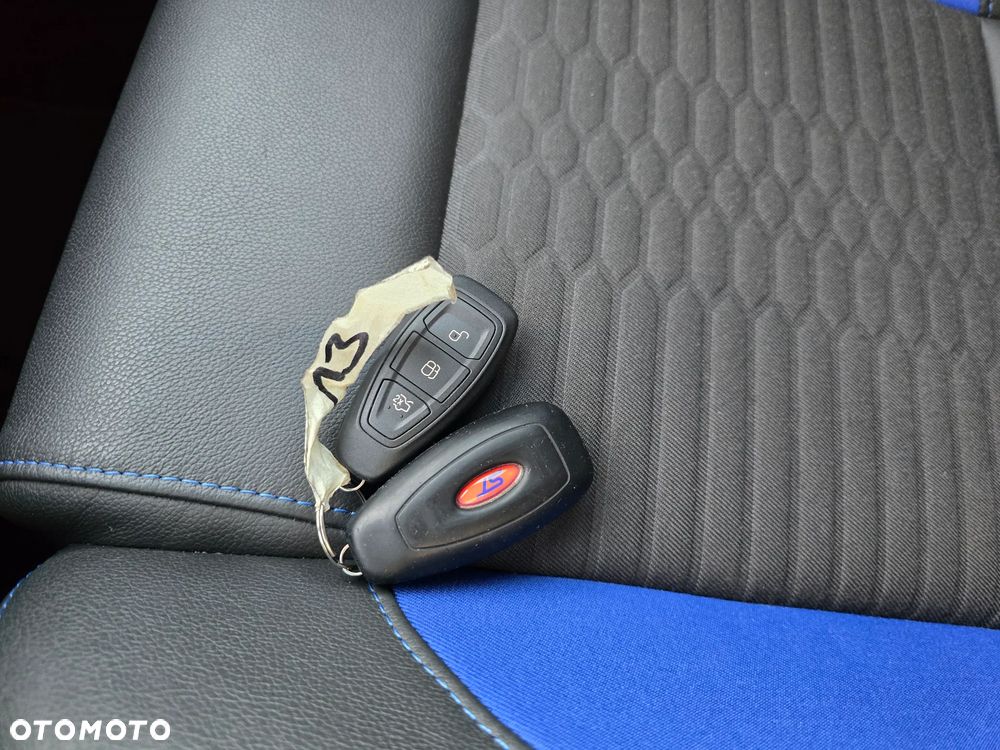 Ford Focus 2.0 EcoBoost ST mit Leder-Exclusiv-Paket - 24