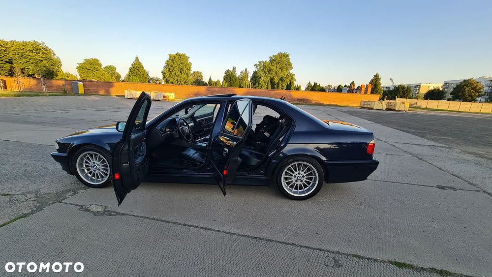 BMW Seria 7 - 8