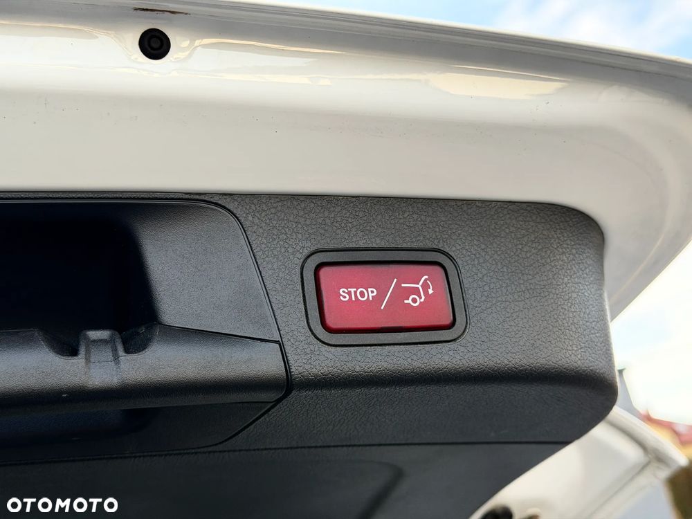 Mercedes-Benz GLB 200 Progressive 7G-DCT - 32