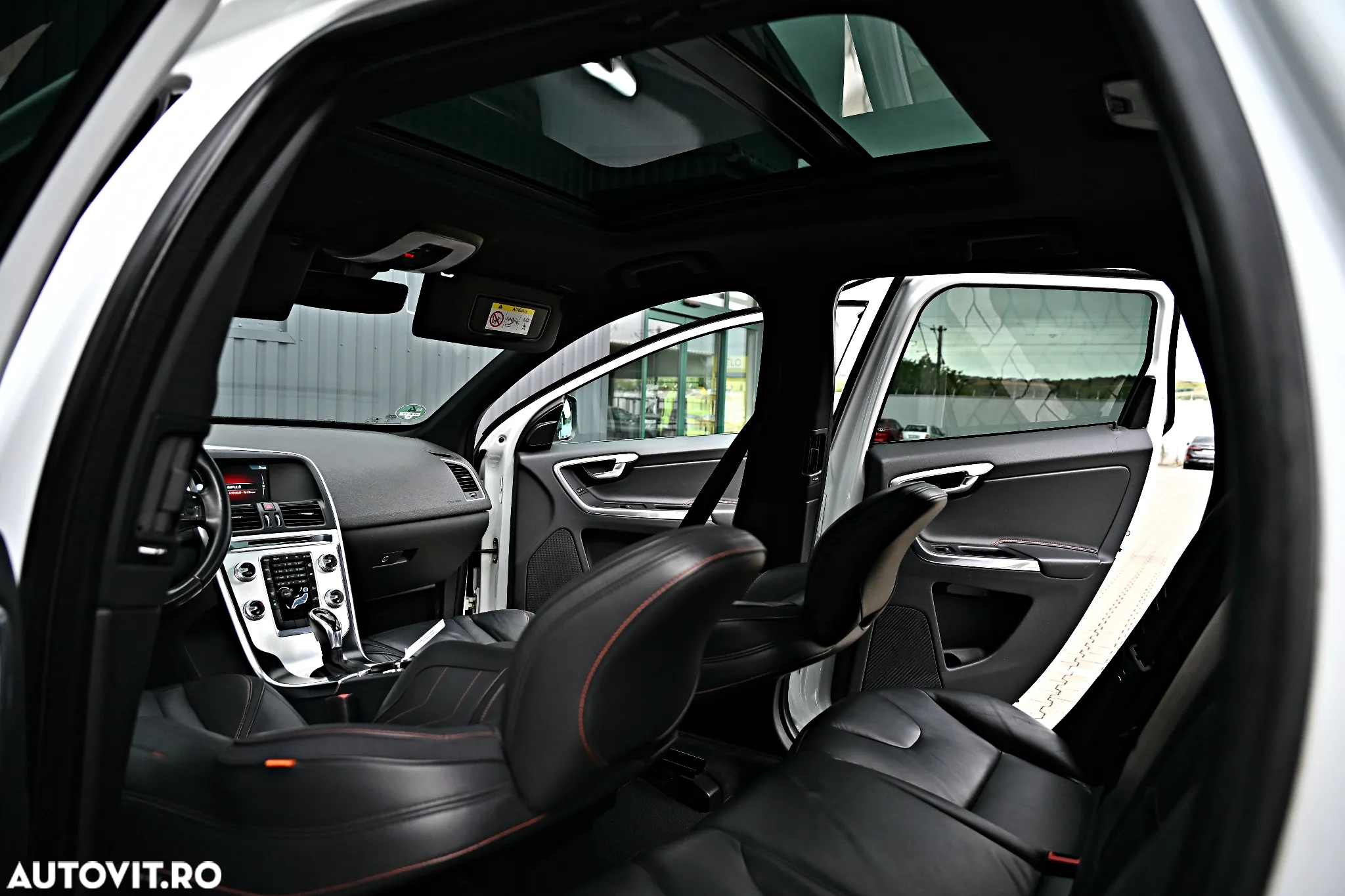 Volvo XC 60 D4 AWD Geartronic Ocean Race - 31