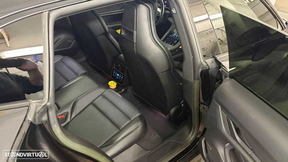 Porsche Taycan Sport Turismo - 14