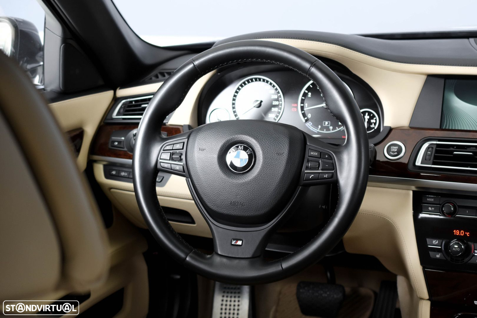 BMW 760 i Pack M - 8