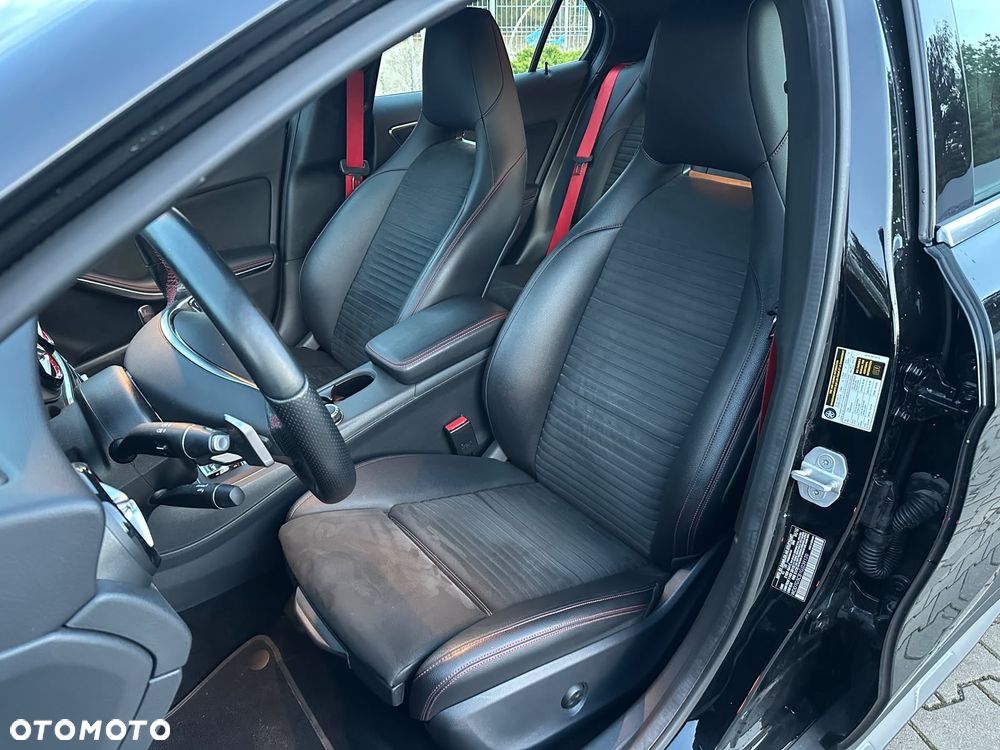 Mercedes-Benz GLA AMG 45 4Matic AMG Speedshift 7G-DCT AMG Night Edition - 27