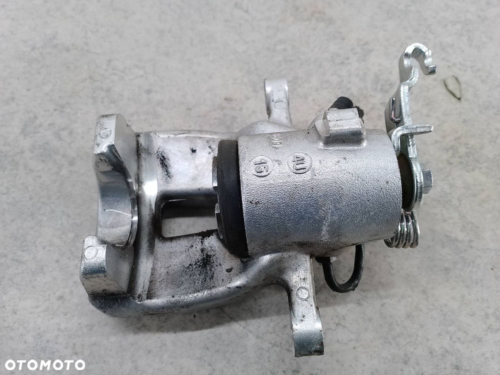 ZACISK HAMULCOWY LEWY TYŁ VW GOLF V TH793 CZH1266 ABE 1.4 TSI - 5