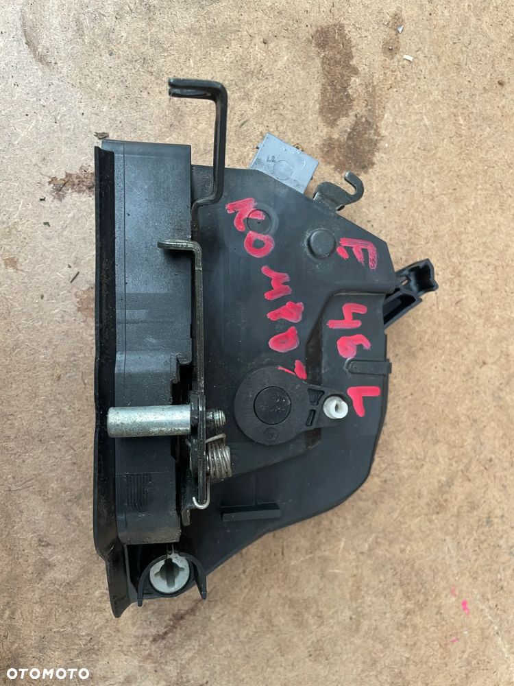 BMW E46 Compact zamek z drzwi lewy przód przedni 7 PIN EU 8253431