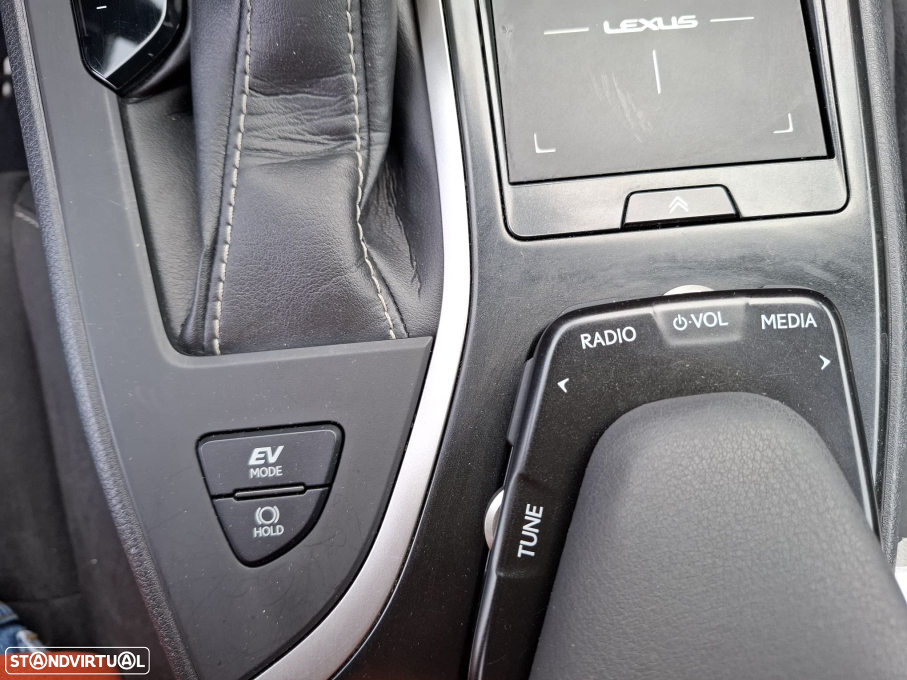 Lexus UX 250h Executive - 25