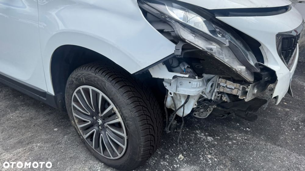 Peugeot 2008 1.5 BlueHDi Allure S&S - 10