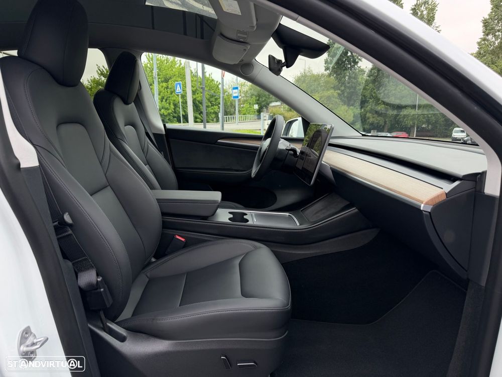 Tesla Model Y - 52