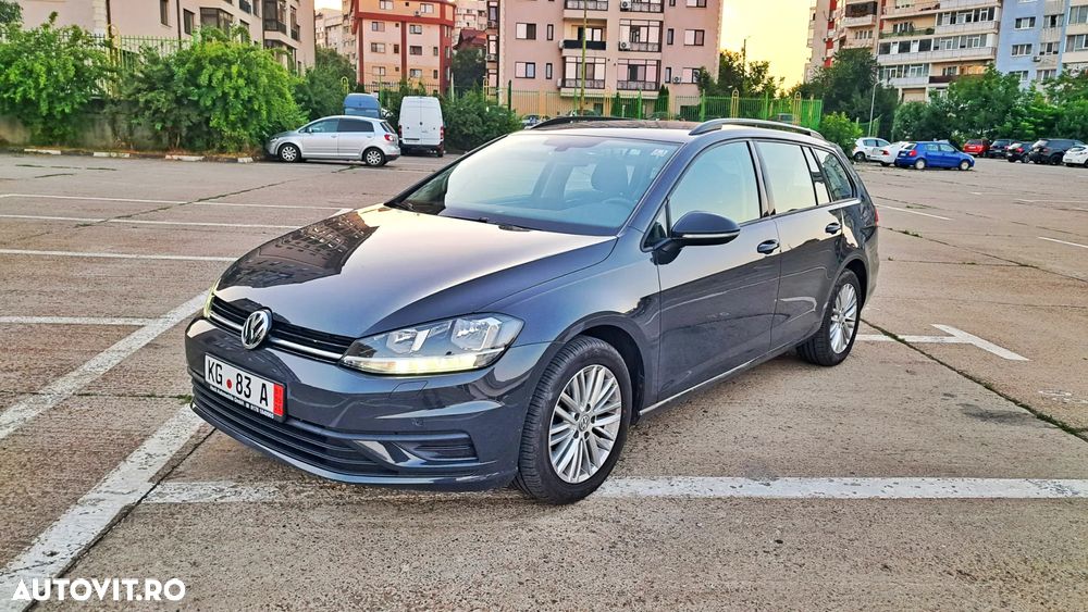 Volkswagen Golf - 1