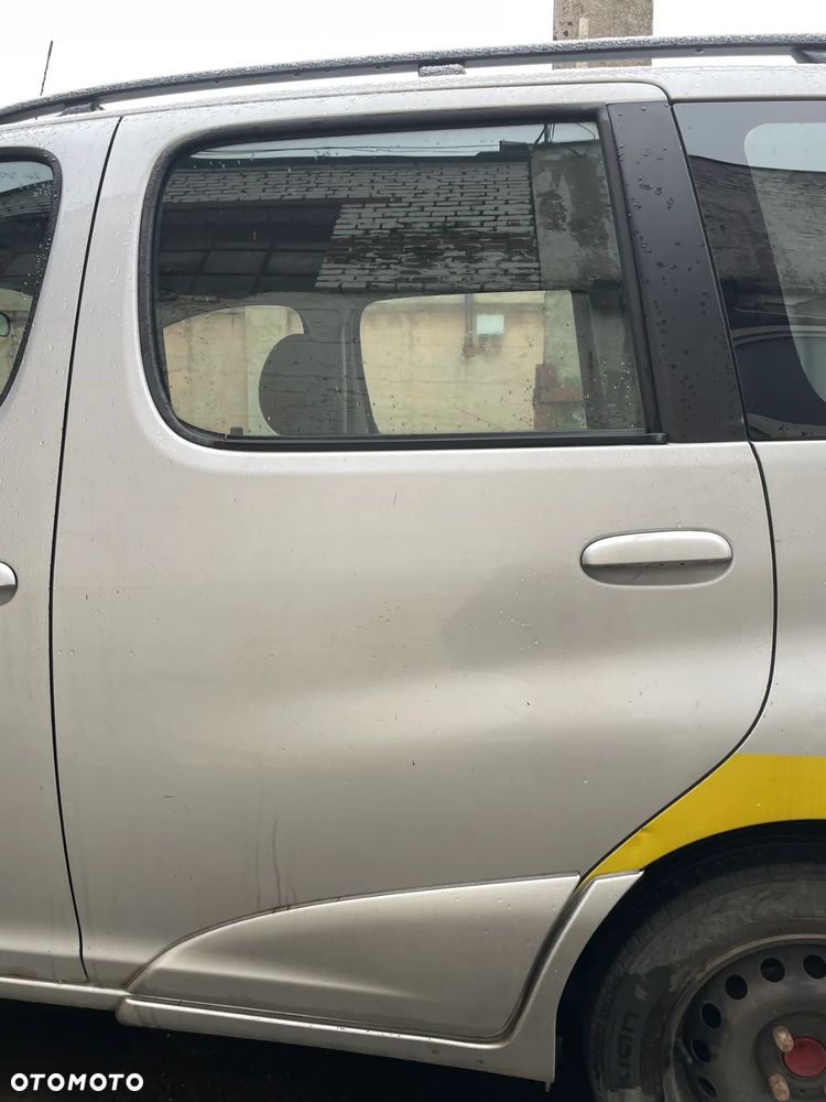 MASKA ZDERZAK DRZWI LAMPA KLAPA SZYBA I INNE TOYOTA YARIS VERSO 199 - 10