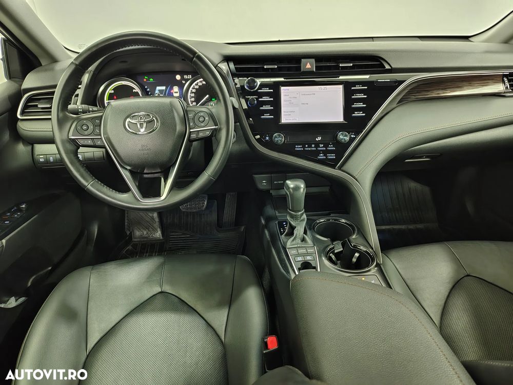 Toyota Camry 2.5 Hybrid Business - 9