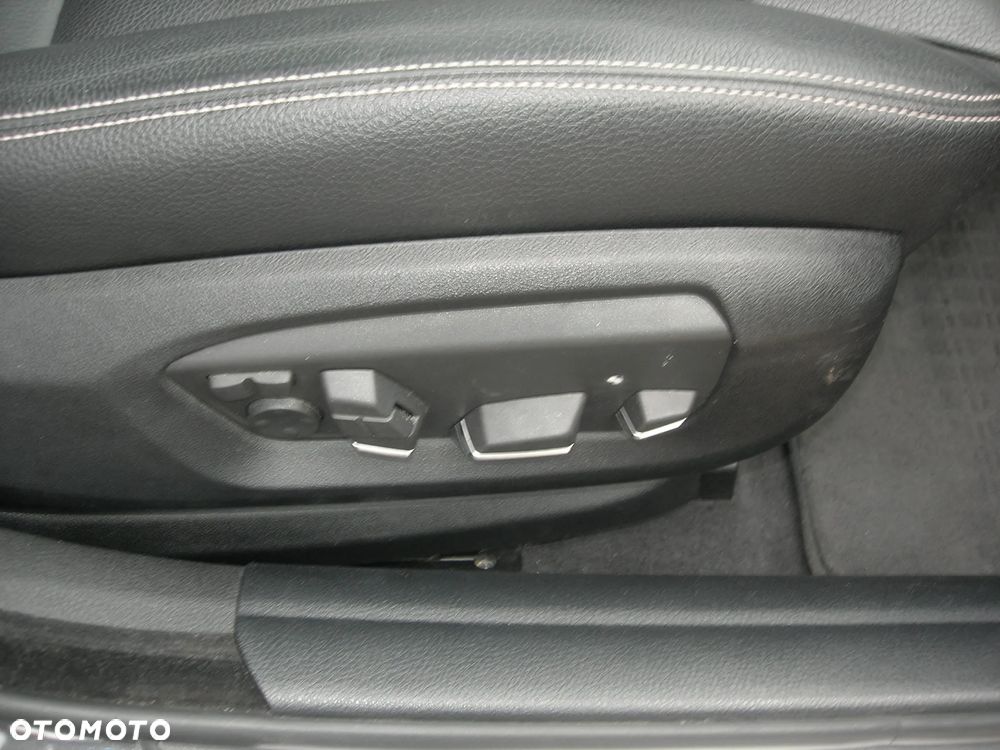 BMW Seria 5 530d xDrive Sport-Aut Luxury Line - 31