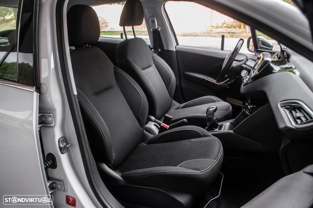 Peugeot 208 PureTech 82 Start & Stop Allure - 24